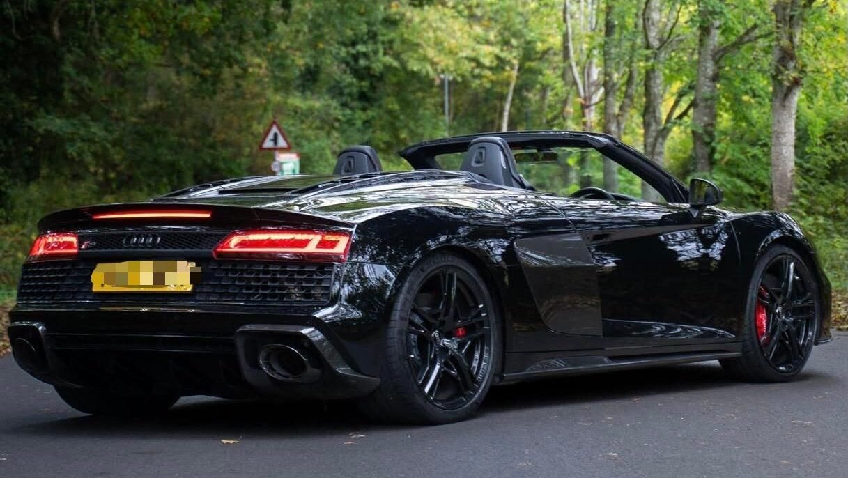Audi R8 V10 Spyder Black 2